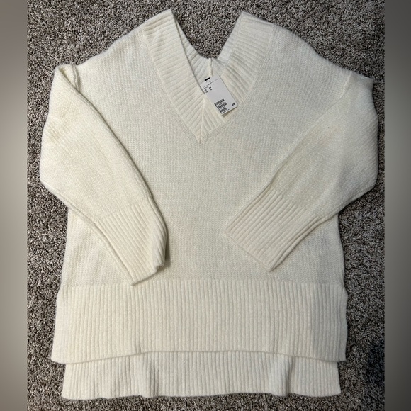 White H&M sweater V Neck XS NWT - Picture 2 of 3